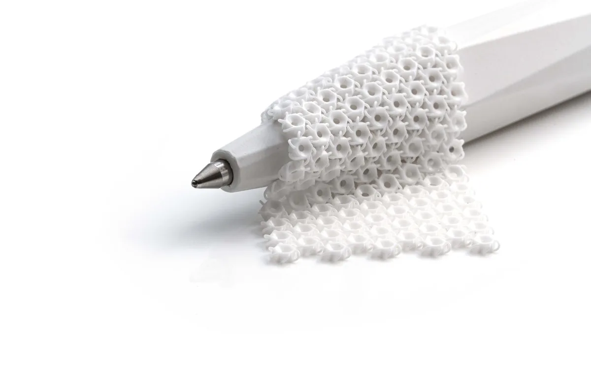 Zirconia chainmail sample illustrating Lithoz’s ceramic printing capabilities.